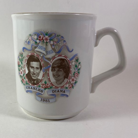 Vintage Coffee mug Commemorating the wedding of Prince Charles with Diana - Picture 1 of 7